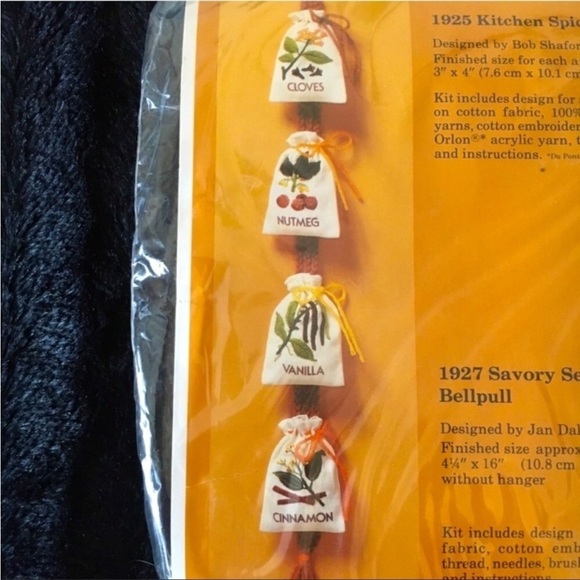 THE CREATIVE CIRCLE Stitchery Kit Kitchen Spice Sacks - Picture 2 of 9